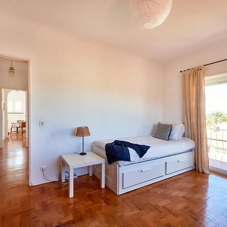 Bright With Garden In Apartment *