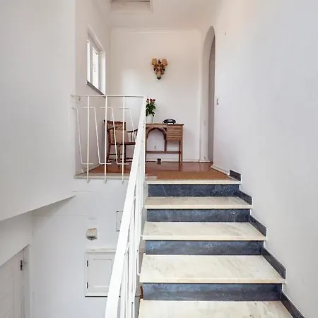 Bright With Garden In Apartment Cascais