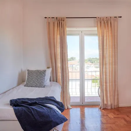 Apartment Bright With Garden In