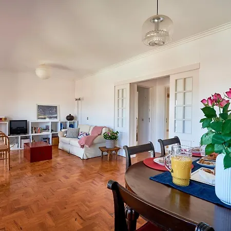 Bright With Garden In Apartment Cascais