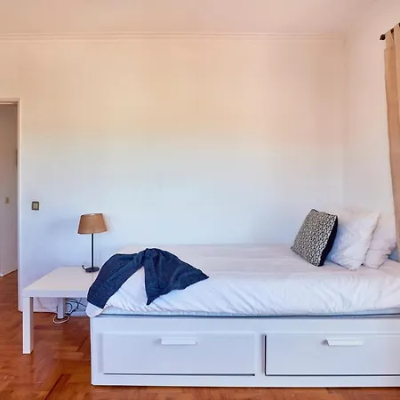 Apartment Bright With Garden In