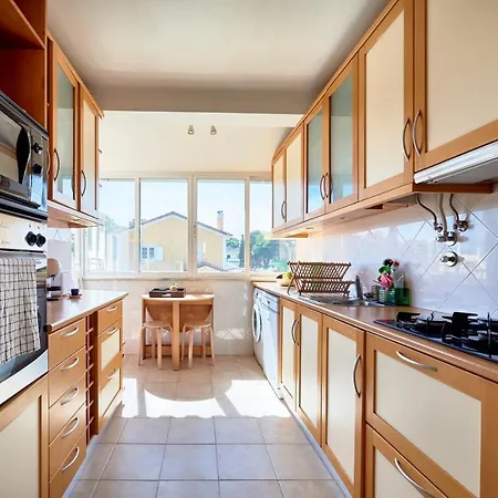 Apartment Bright With Garden In